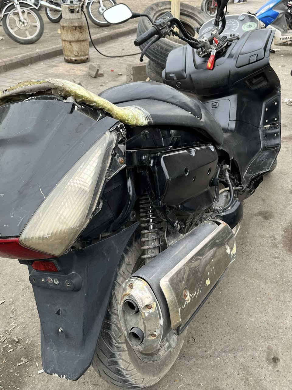 السلام عليكم سلفر ونج للبيع الدراجه خير من الله مكينه مكفوله بس يرادله ترتيبات المو شراي لا يكسر بل دراجه اخيكم محتاج وجاي ابيعه السعر 850. المكان بغداد تقاطع الكياره ارقم 0739705820


**إذا كنت صاحب هذا الإعلان وتريد حذفه لأي سبب، رجاءا أرسل رسالة إلى الدعم الفني**