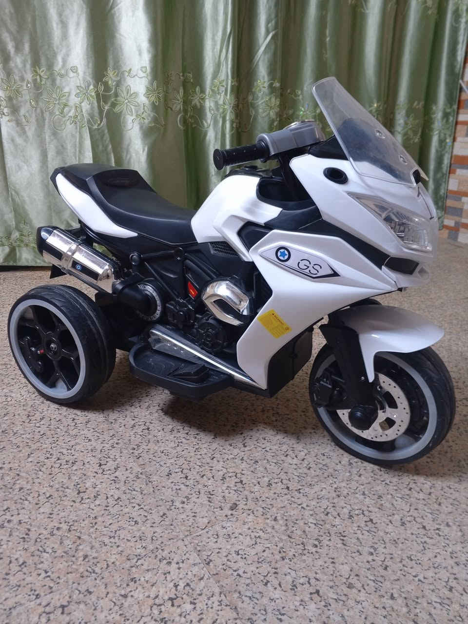 سلام عليكم عندي دراجة اطفال شحن للبيع شرط النظافة مستعملة  يومين فقط  للأستفسار الاتصال على الرقم ***********
