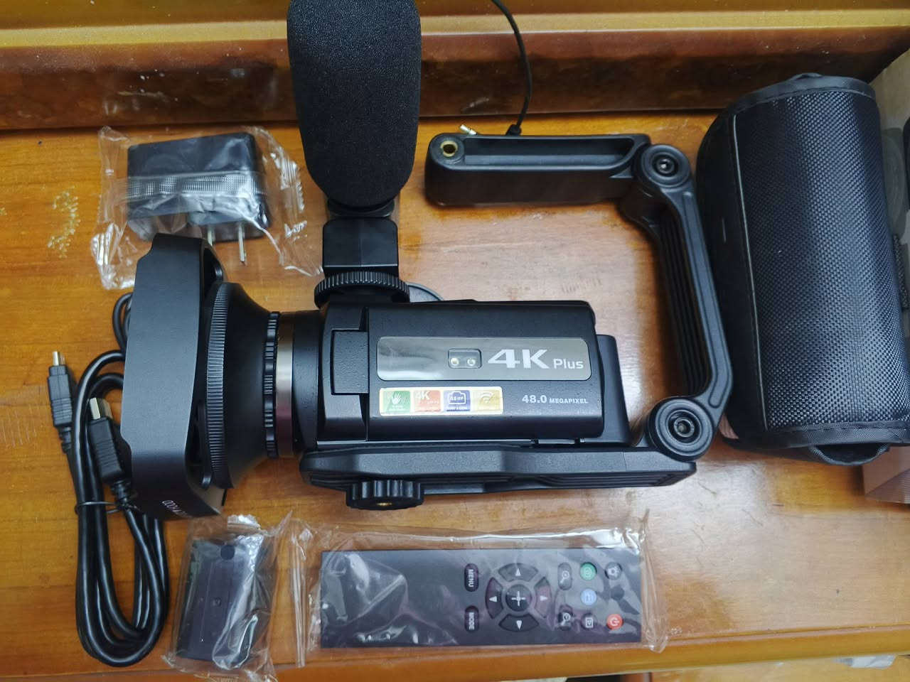 كامرة 4k plus  غنية عن التعريف جديدة غير مستخدمة بس مجرد فحص ملحقاتها دبل بطارية شاحنة ريمونت تحكم عن بعد مايك هود للعدسة حامل للكامرة كارتونة جنطة
تصويرها 48 ميگا بيكسل كامرة كلش حلوة 
السعر ١٧٥ الف وبيها مجال للشراي 
راسلني خاص وتدلل


**إذا كنت صاحب هذا الإعلان وتريد حذفه لأي سبب، رجاءا أرسل رسالة إلى الدعم الفني**