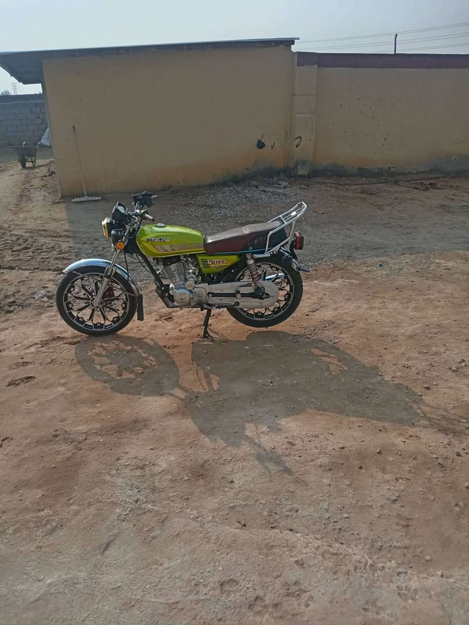 دراجه للبيع موديل 24 اوراق كامله دراجه سيفان محرك ما مفتوح نقره سلف بصمه كلها شغالهه دراجه مال جناي حلوه مكان ديوانيه دغاره السعر 700 وبيها مجال بسيط كلش رقم الهاتف ***********
