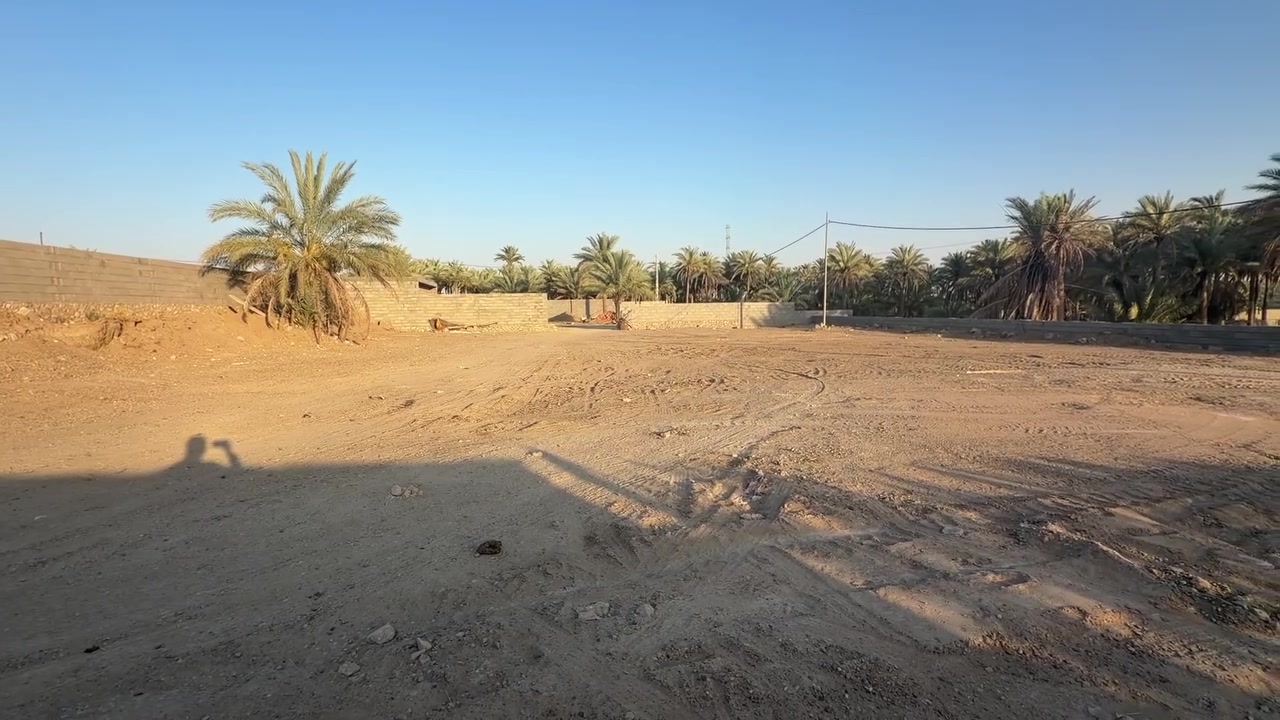 للبيع
ارض زراعية
مساحة ١٤٠٠ متر
وجه ٣٥ ونص متر
نزال ٣٩ ونص متر
الانبار- قضاء هيت - قرية الريس 

سعر المتر (( ٤٠ )) الف وقابل لتفاوض 

هاتف: واتس: ***********
