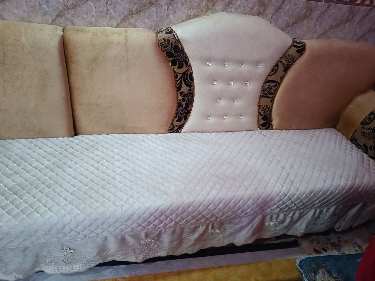 السلام عليكم ديوان ٢٠ مقعد عربي  خشب نظيف كلش تسكام  سميك جدًا وقوي وصلب  يتحمل وزن عالي مناسب للمضايف وللبيوت الكبيره والمفرش ويا و4 طلبات خشبيه هم اريده ب٥٠٠


**إذا كنت صاحب هذا الإعلان وتريد حذفه لأي سبب، رجاءا أرسل رسالة إلى الدعم الفني**