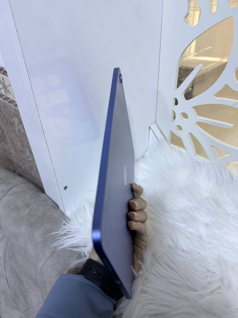 ئایپاد ١٠ شتێکی هەتا بڵێی جوان و خاوێن
زاکیرەی ٦٤ گێگا ڕەنگی شین کێبڵی بیلادی لەگەڵە
هیچ کێشەیەکی نیە هەمووی بە زەمان نرخی ٢٩٩ هەزارە گەیاندن هەیە 
ناونیشان هەولير قەڵاتی نوێ مۆبایلی هاوکار
***********
