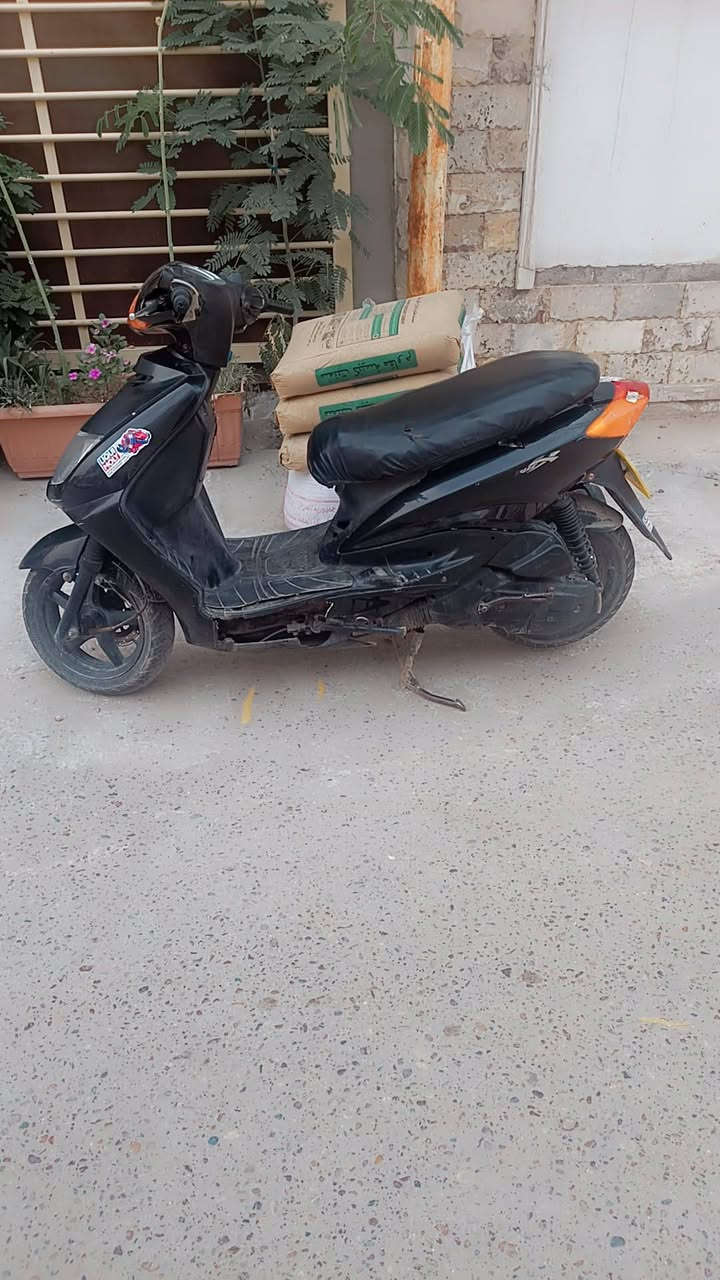 سلام عليكم عندي دراجه سكنس لبيع دراجه حلوه وناعمه سعره 350وبيه مجال رقم الهاتف ***********
