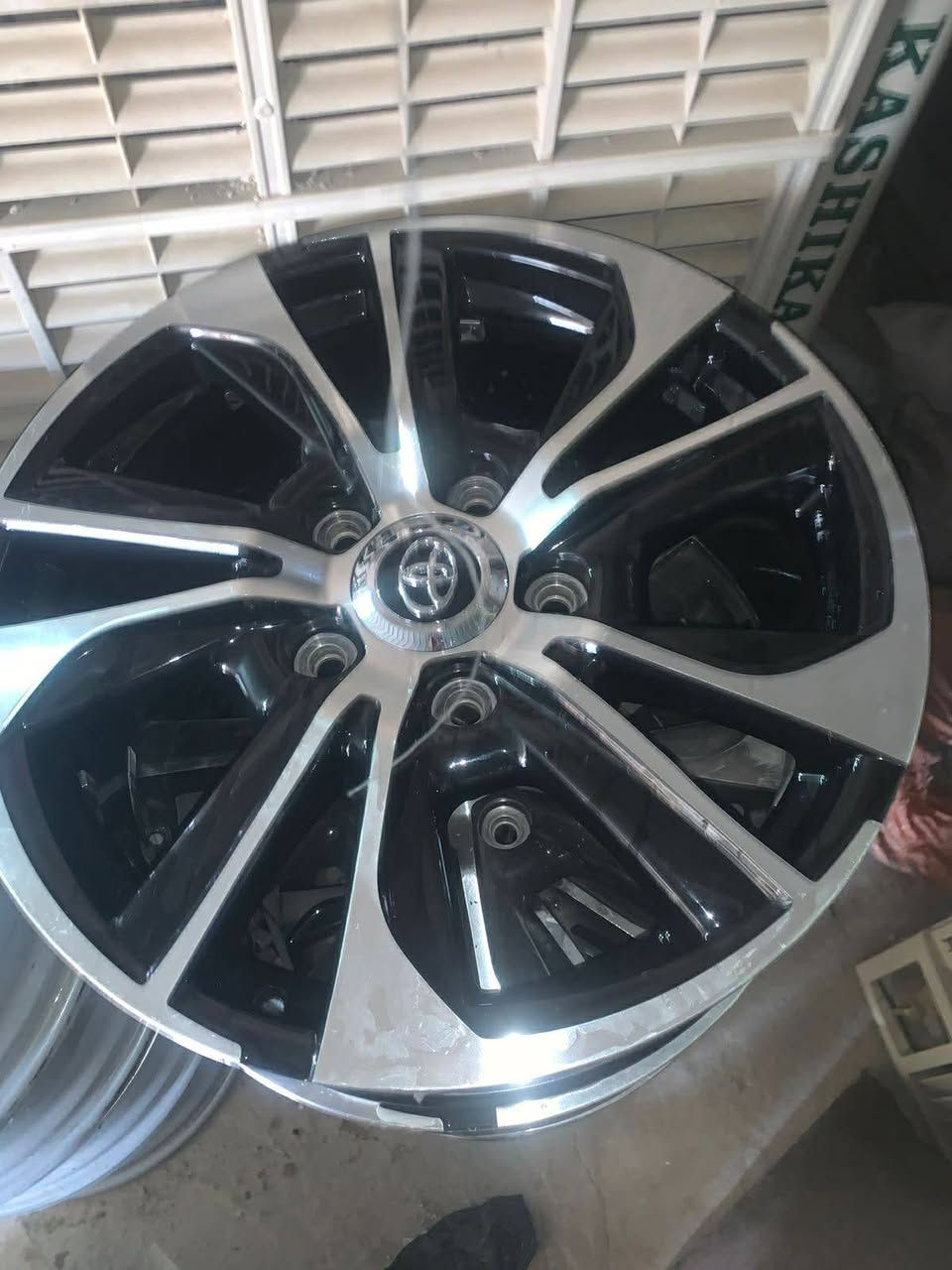 السلام عليكم مجموعة ويلات للبيع
ويل لاندكروز قياس 20 مستخدم نظيف جدا عدد 4
ويل لاندكروز قياس 18 مفتوح من سيارة وهي ماشيه 10الاف نظيف جدا
ويل جارجر تخم كامل مع تايراته  عدد 4
ويل جارجر عدد 2 نظاف وبيهن شوي تصليح
ويل عادي اسود عدد 3
للاستفسار اكثر:  ***********
