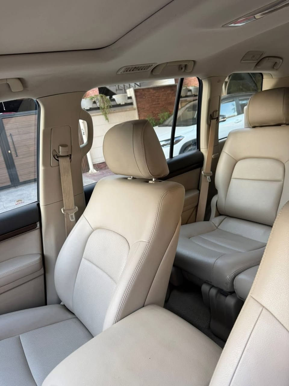 السلام عليكم
شركات 21 

مواصفات كامله 

دشبول لكززز

كشنات كهرباء 

كامله 4كامرات 

بيه بارد بجاملغ الامامي 

وبيه نكده بلبنيد فقط 

ماشيه 87كيلو متر 

السعر 5دفاتر وبيه مجال للطيبين 

***********
