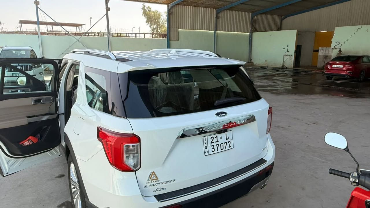 فورد اكسبلور  خليجي 
وكالة القاصد 
كفالة عامه وعلى ايدي من الشركة 
ماشيه 26 الف 
فئة لمتدد يعني فول 
محرك 2300 ايكو بوست اقتصادي وقوي 
السياره غنيه عن التعريف 
اكرر كفالة عامه خليجي 
رقم سليمانية بأسمي 
السعر 370 وبيها مجال بسيط 
فدوه اروحلكم لتقيس على الوارد كلشي بسعره الوارد بسعر والخليجي بسعر 
مكانها سليمانية 
للاستفسار ***********
