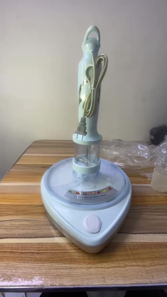 جهاز صنع اقنعة العناية بالوجه من سائل الفواكه والخضار الطبيعية 🥹🥹 

منتج عالي الجودة يعمل على تحويل الفواكه والخضروات الى اقنعة طبيعية سهل الاستخدام ❤️

سريع وسهل التنظيف.🍃

شفرات حادة عالية الجودة لتقطيع الفواكه والخضروات

مقاوم للماء والغبار.💧

الطاقة: 50 واط.🔌

سرعة المحرك حوالي 14000 دورة في الدقيقة.🔥

ملاحظه : غير مستعمل بالكارتونه 
تفاصيل خاص


**إذا كنت صاحب هذا الإعلان وتريد حذفه لأي سبب، رجاءا أرسل رسالة إلى الدعم الفني**