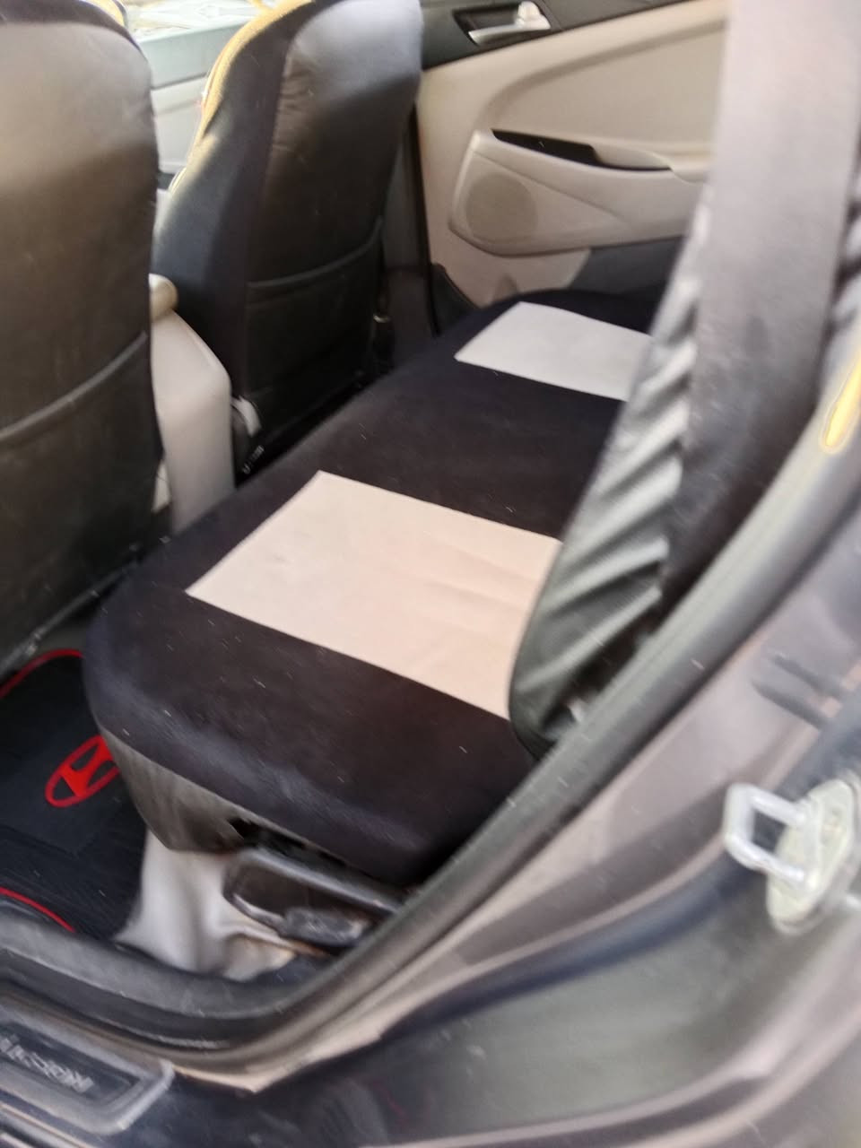 سلام عليكم يوجد سياره توسان وارد امريكي ، موديل 18، رقم ***********
