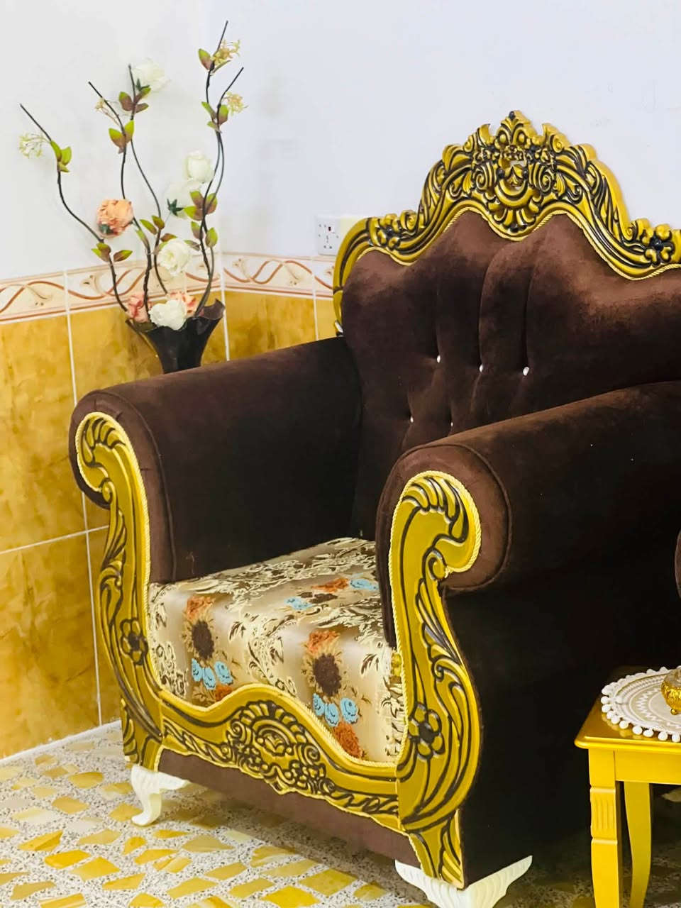متوفر  تخم حطاطه ٥قطع ثنين قنفات كبار . وثنين. كراسي صغار.  وقنفه حجم وسط.  كما موضح في الصور السعر ٦٥٠  
للاستفسار. ***********
