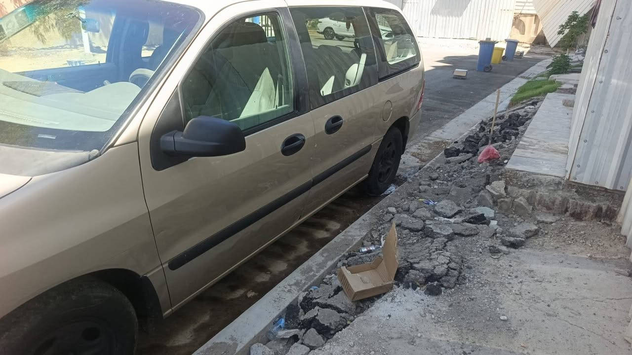 السلام عليكم البيع فورد اسكيب ٧ راكب محرك كير خير من الله لاتنقيص ولا تبخير صدر جديد تبريد ٣ ثلاث قطع شغال داخله حلو خارجه حلو بدون صبغ وبدون ضربه بس بيه ملاحظات قليله سيارة خير من الله سنويه جديده هزه جديده ثاني يوم احولك بسمي  رقم بغداد جديد عنوان بغداد شارع فلسطين سعر ٧٠ تصال عل رقم ***********مكلف بل نشر رقم صاحب سياره
