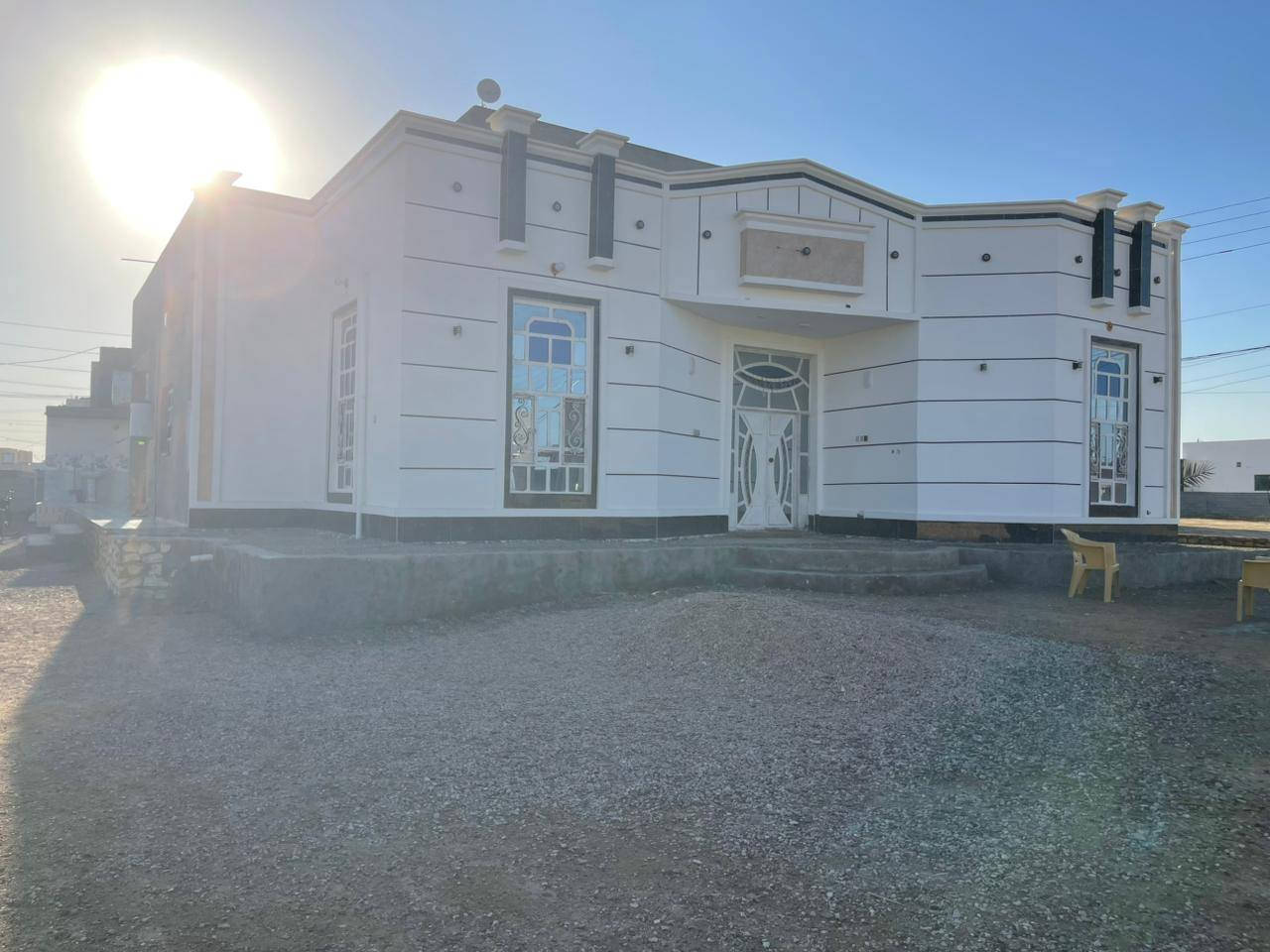 دار مع قطعة أرض للبيع...... 
الموقع ناحية اليرموك زنگورة بالقرب من مركز شرطة ناحية اليرموك
المساحة الكلية مع الدار ٢٠٠٠ متر
بناء حجر وسمنت حديث
يقع داخل منطقه سكنية متوفر جميع الخدمات
السعر ٩٠ مليون
محتويات الدار ديوان إستقبال صالة داخلية غرفتين نوم مطبخ وحمامات داخلية وخارجية
ملاحظة الأرض واقع حال لزمة مكفولة من اي مشكلة عشائرية تعهد وبصمة ومكاتبة حال المنطقة بالكامل لا يوجد طابو
للإستفسار الاتصال على الأرقام التالية
*********** واتساب
*********** واتساب
او مراسلة الصفحة في اي وقت نعتذر عن التأخير عن الرد في بعض الأحيان
نستقبل جميع العروض العقارية في مدينة الرمادي
ابو احمد
