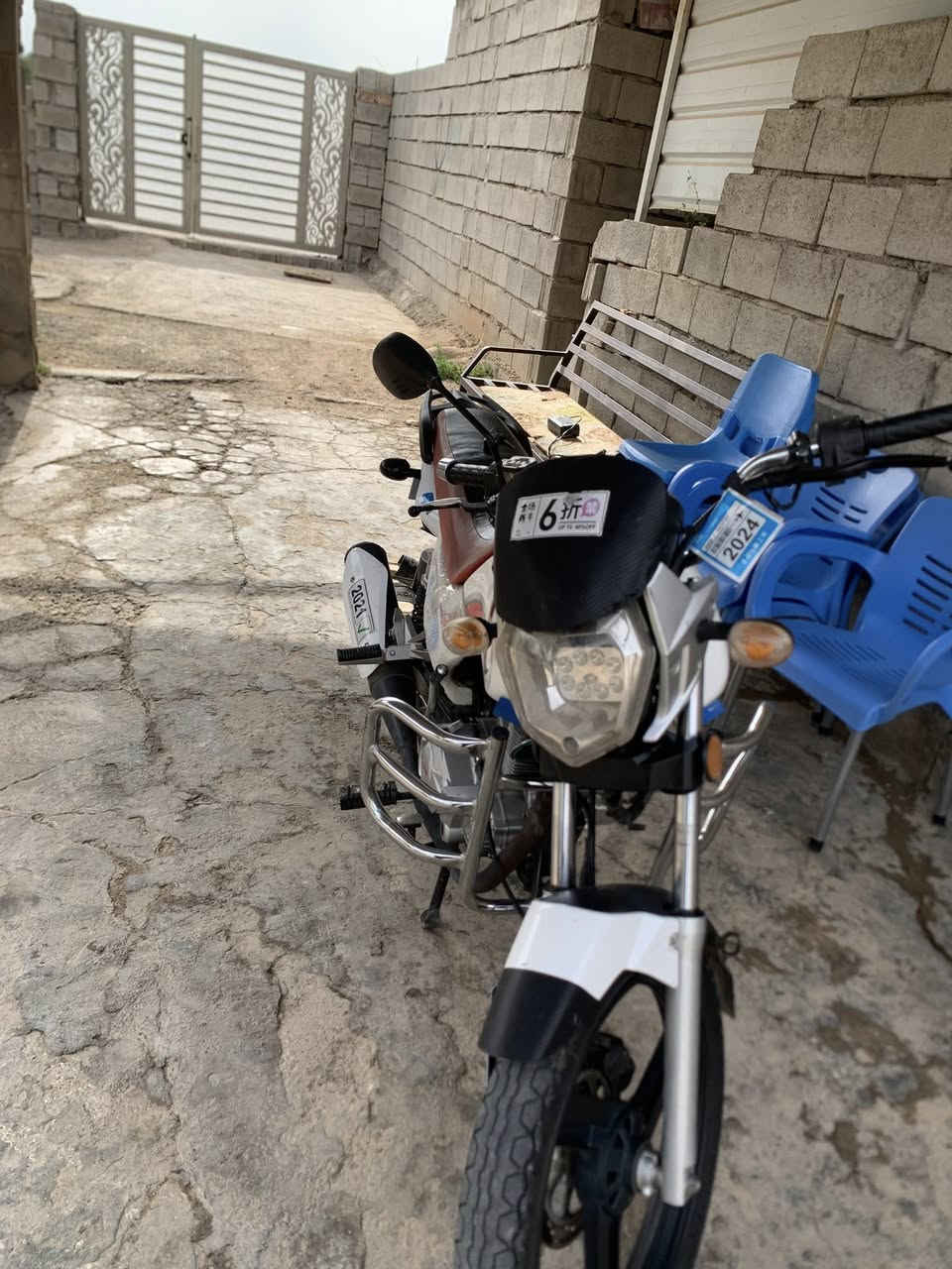 السلام عليكم
سنكي موديل 21 محرك 200
محرك مفتوح 
دراجه بصمه نص نكره كله شغاله  
***********
