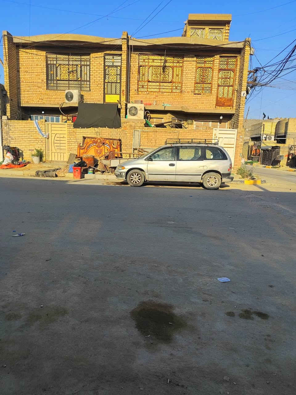 🏡 للبيع دار سكن
للبيع دار سكن نظيف وجاهز للسكن، بموقع ممتاز ومنطقة هادئة، قريب على جميع الخدمات (مدارس، أسواق، مستشفى).
المساحة: (65)
الموقع: (معسكرالبلديات)
عدد الغرف: (3)
 يتكون من(إستقبال. ومطبخ. وغرفة نوم. ومنور.وتواليت خارجي وحمام داخلي)
الطابق الثاني (غرفتين نوم وهول) 
للاستفسار والمعاينة يرجى التواصل على الخاص أو واتساب على الرقم: (***********).
ملاحظة: الرجاء التواصل من الجادين بالشراء فقط.
