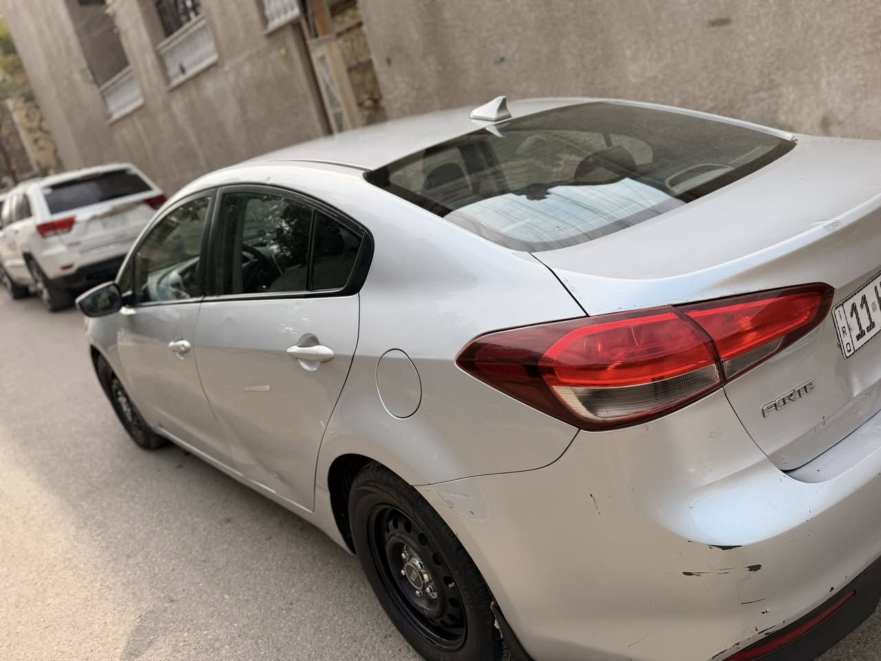 سلام عليكم فورتي 2017مكينه 2000دوش كير مكينه كفاله سياره صبغ عام اثر بطش ذابين عليه بدون دواخل السعر 98 وبيه شي بصيط. مكاني بغداد البلديات ***********  سياره كل نقص ما بيه  سياره ليبل واحد
