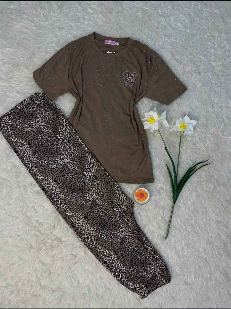 تراك صيفي ترند 2026 القماش فانيلا مسيم ستراس ليكرا قياسات فري سايز السعر 8 آلاف للقطعه والتوصيل 3 آلاف لجميع العراق اخر قطع متوفر للحجز خاص!


**إذا كنت صاحب هذا الإعلان وتريد حذفه لأي سبب، رجاءا أرسل رسالة إلى الدعم الفني**