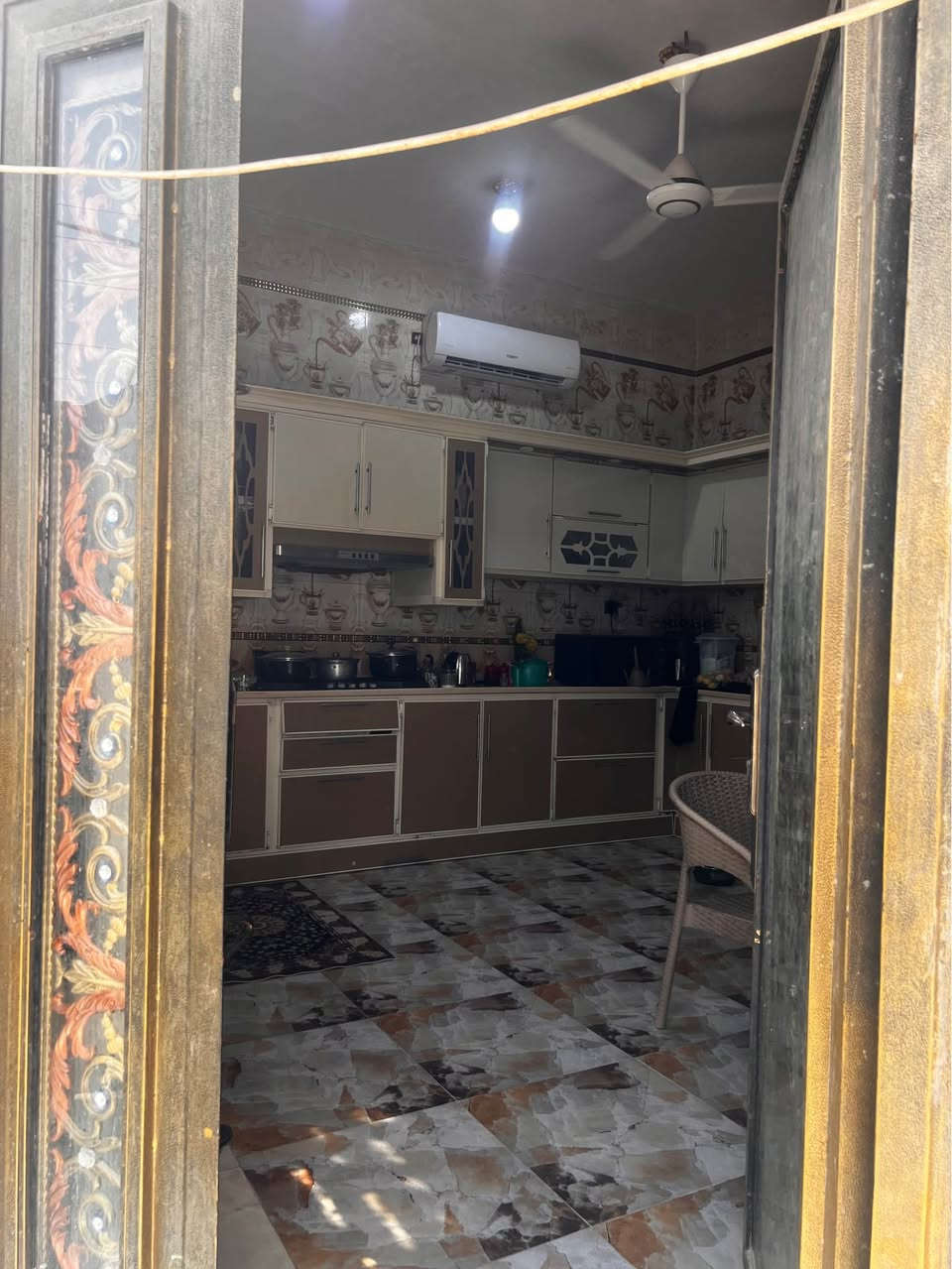 بيت طابو زراعي للبيع سند 25 مساحة 200 متر ركن بلجزيره قرب جسر خالد مدة البناء 6 سنوات
بي غرفتين وديوانيه وهول ومطبخ حمام داخلي وخارجي وموجوده غرفه في الطابق الثاني ومطبخ صغير رايده ب170 وبي مجال قليل 

هذه رقمي *********** البصرة, العراق
