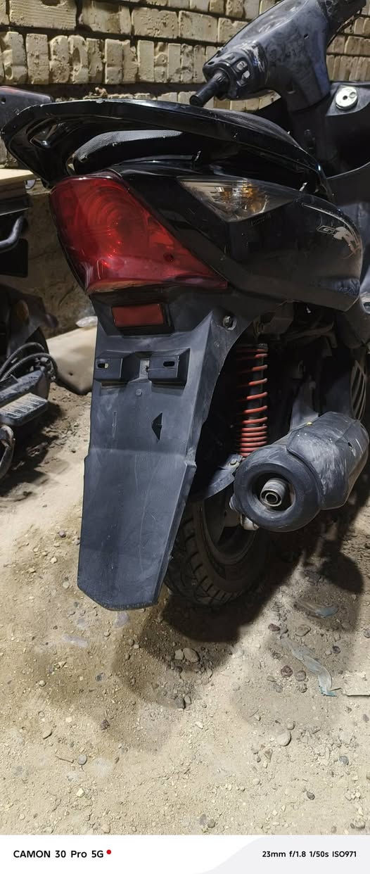 الدراجه مكينه مكفوله ما مفتوحه كهربائيات كامله سرعه 140 كيج شغال كفرات بلادي نقص فقط سلف 
مطلوب ومستعجل على بيعته والله الشراي يتواصل على هاذه الرقم *********** وبل عافيه عل ياخذه دراجه بيه مجال بغداد, العراق
