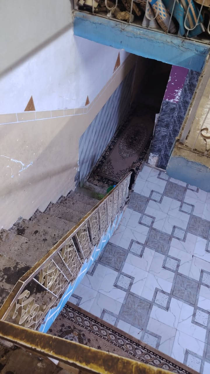 السلام عليكم بيت للبيع مساحه 100 طابقين منطقه الرشاد بغداد ***********متواجده
