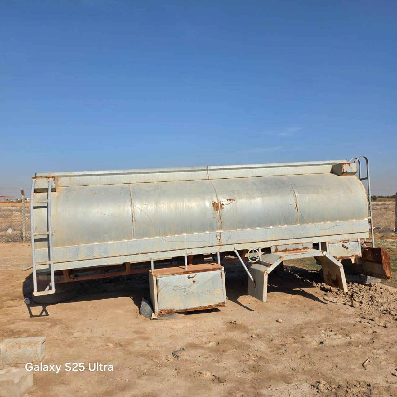 البيع تانكي مقلون جديد يكول راعيه ثلث دروب تارسه  جديد 2024 الطول 5متر  اربعين برميل  يشيل***********
