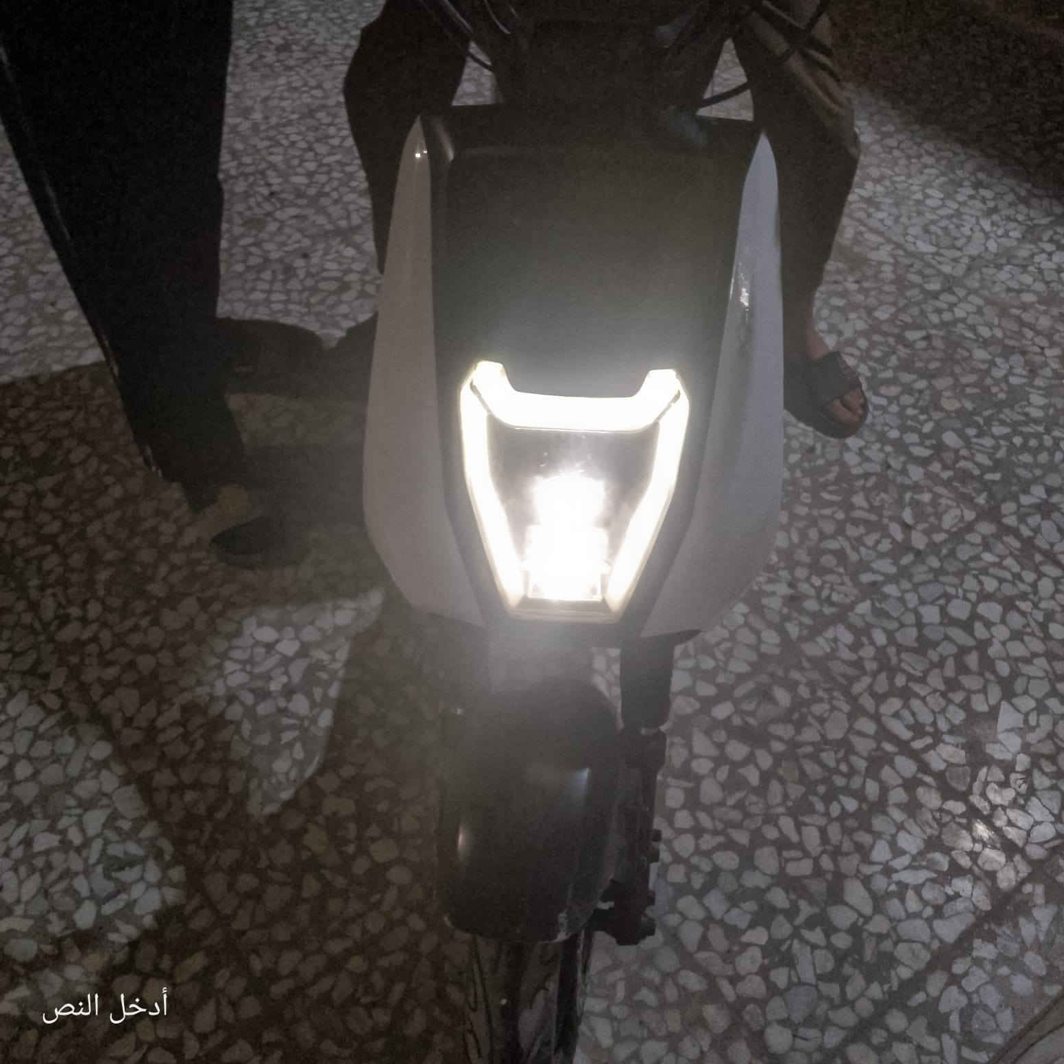 السلام عليكم
دراجة شحن BAهيونداي صيني 
المواصفات
5.1بطاريات
2.بصمتين 
3.سويجين
4.نضام بارك
5. نضام بك
6.نضام انذار 
7.منفذ شحن usb
8.تشغيل عن بعد 
3.9نمر 
10.لايت عالي ناصي 
11.اشاير يمنة يسرة 
فول مواصفات بس عوزهة بطاريات ودراجة شغالة دراجتي كلش نضيفة 
سعر 300 وبيها مجال 
المكان بغداد عبيدي 
رقم تلفون*********** واتساب
