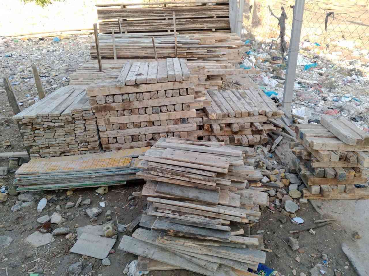 قالب خشب للبيع نضيف تارس العدد ٩مكعبات 
جكات تركي سن خشن اصلي العدد ٧٢جك مكان بابل ***********
