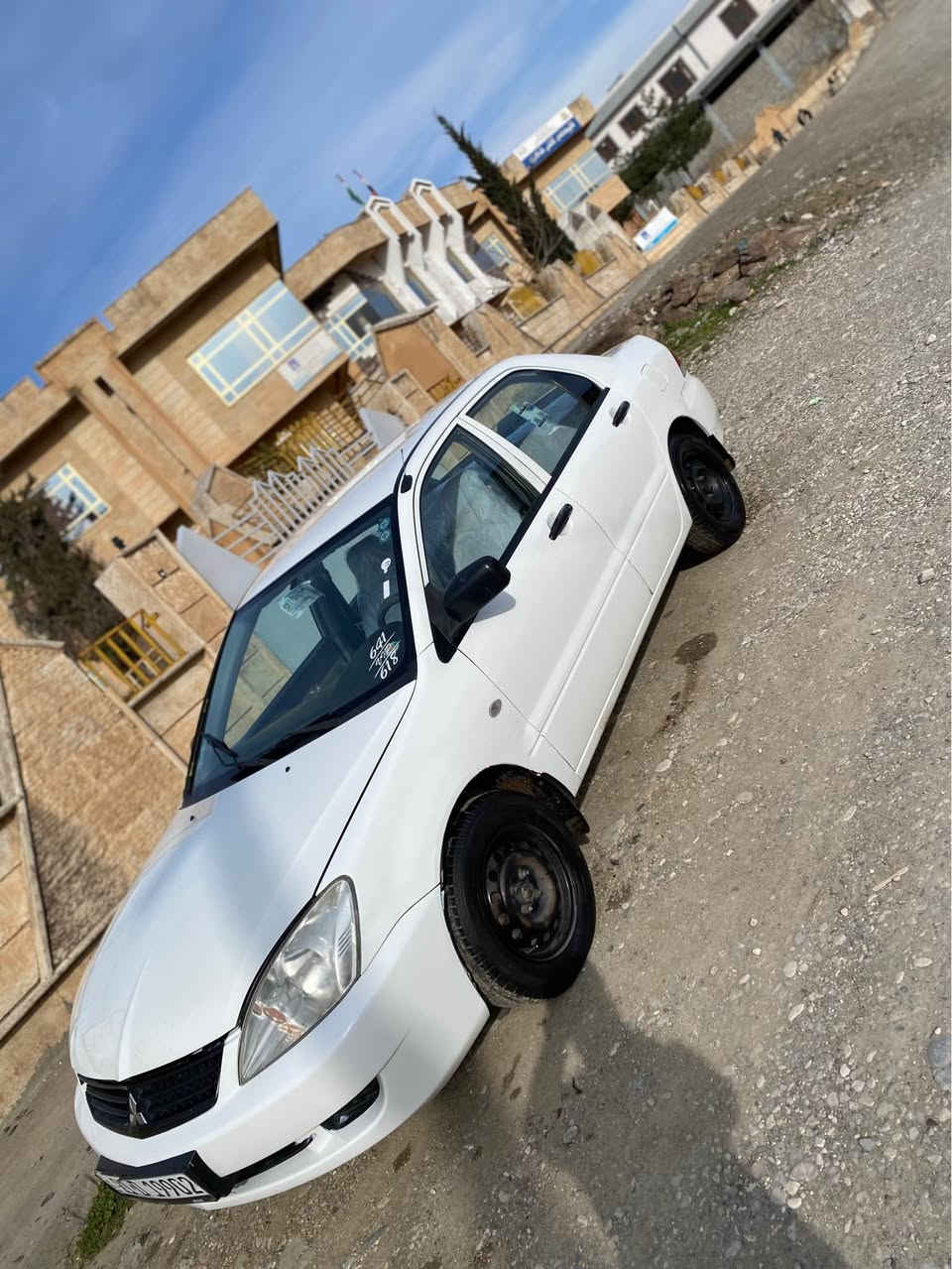 لانسەر مۆدێل ٢٠١١  مەکینە گچکەی گێر حادی ١٨٠ هەزاری هەقیقی ڕۆشتوە سارەی ماڵەوەیە بەناو خۆمانە دینارێک مەسروفی نیە یەک پاچەو نیوی بۆیاغە بە دو پارچە دەی فرۆشم گێرو مەکینەو تەحویلو غرامەو پێش و پشت بەشەرت ماڵی دۆستە )*********** Singapore
