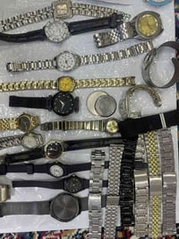 ساعات كوارتز • ٣٠ قطعة • نص تحتاج بطارية