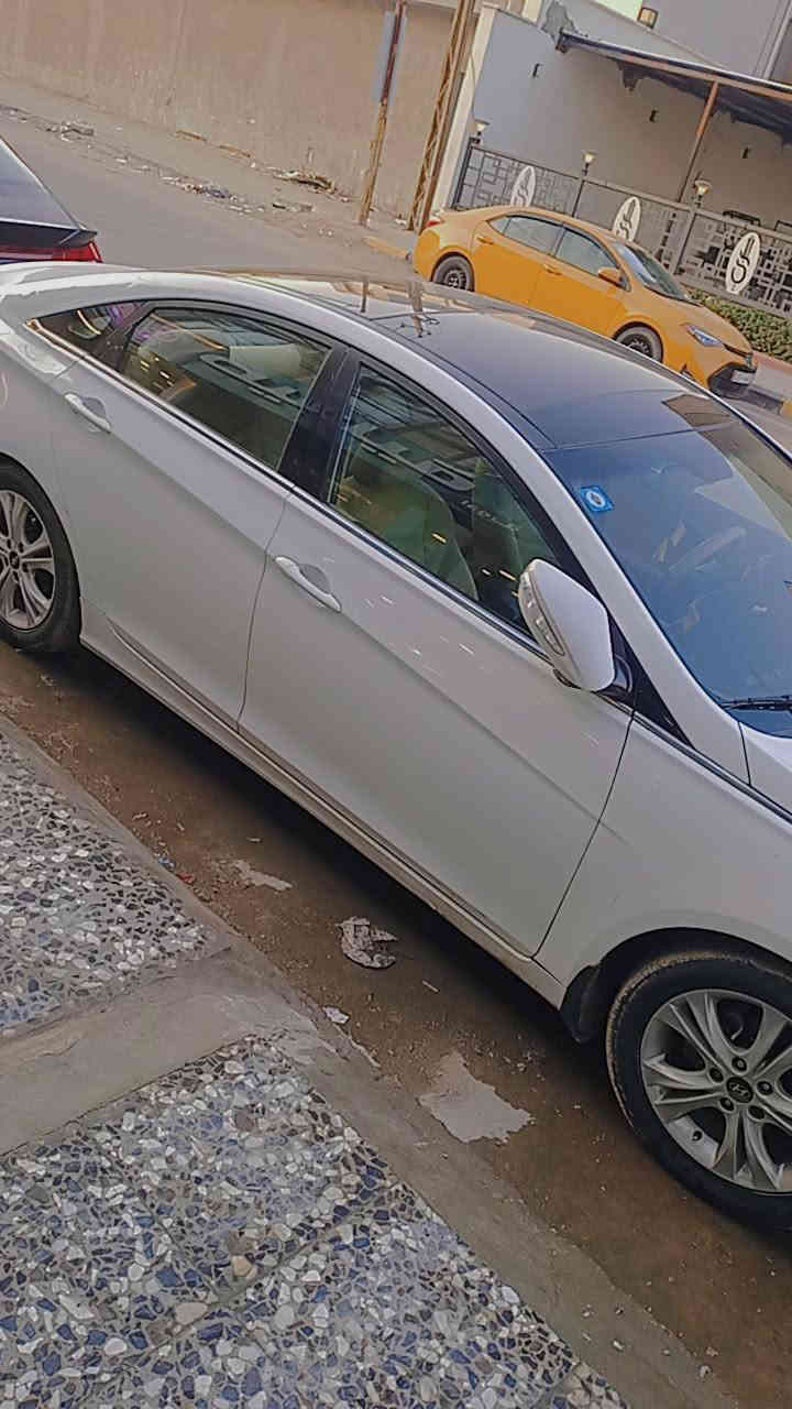 سلام عليكم 
سوناتا موديل 2011 وارد خليجي 
رقم ديالى تحويل ثاني يوم 
محرك 2400 تبريد قطعه 1 
كشنات كهربائيه حساسات خلفيه اماميه
مرايات شفط بني راما مسجل عالي كلش بلوتوث
تخم تأيرات جديد دسكات اصليه 
مكانها بغداد حي الحسين
سعر 118 وبيها مجال
الاستفسار 
***********
ما متواجد ع لفيس
