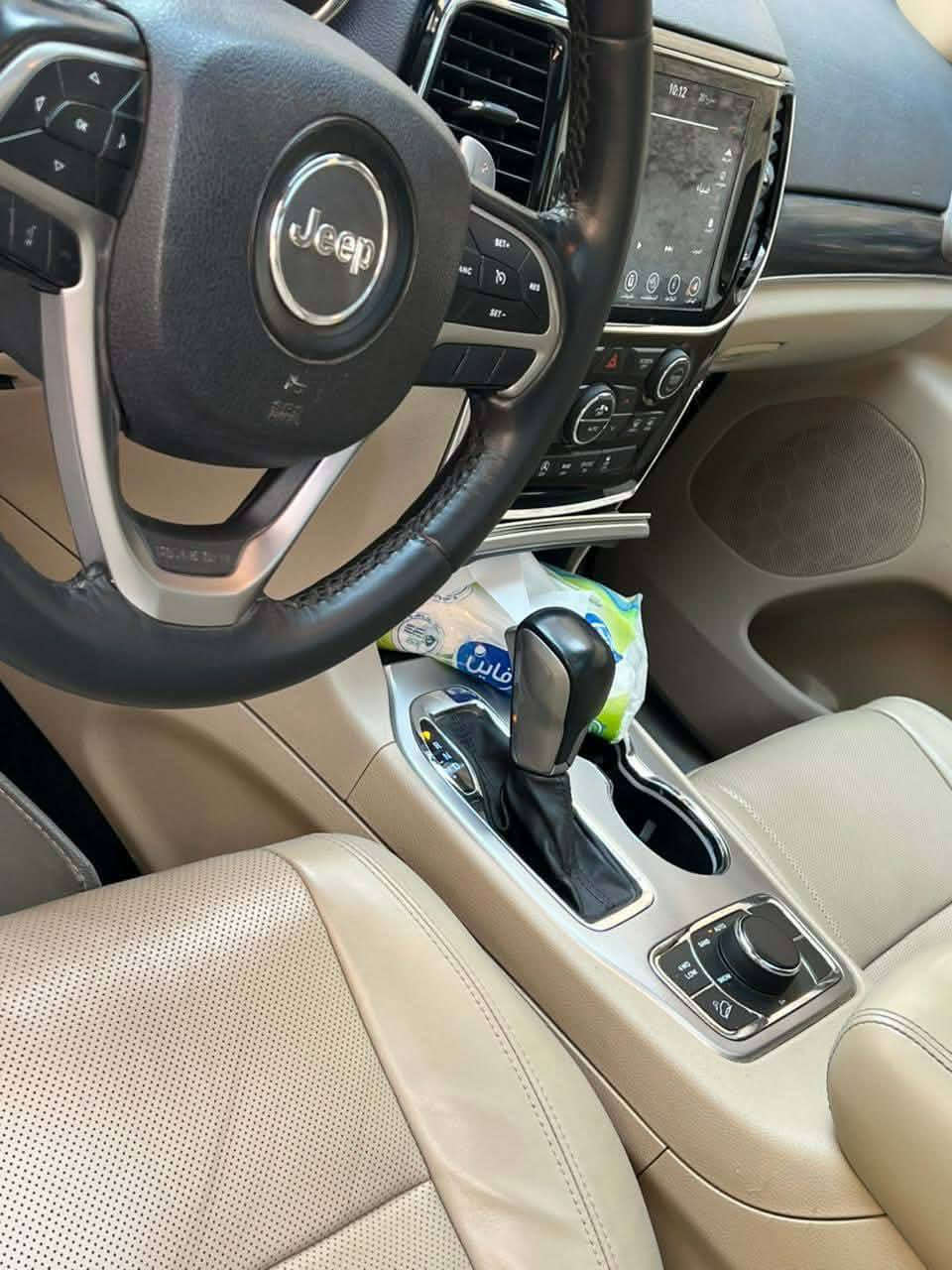 سلام عليكم جيب كراند شروكي لمتدد خليجي موديل 2019  لمتدد
موصفات بصمه 
بنراما جلد 
باب كهرباء 
شاشه جبيره 
حساس امامي وخلفي منضومه شاد زنون 
تدفه وتبريد بل كراسي ماشيه 89 
رقم بغداد السعر 280 وبيه مجال 
مكلف بلنشر رقم صاحب السياره *********** 
***********
