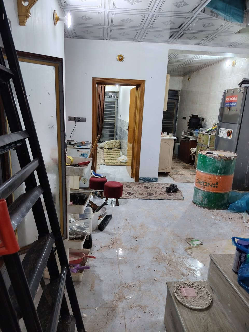 س ع بيت ١٠٠ متر في الحر الصغير شارع المستوصف بناء حديث قبل شهرين كمل طابوق جمهوري كهربائيات وصحيات ومي كله درجه اولى صب الاساس ٦٠ في ٦٠ مرتفع متر عن الشارع  سند ٢٥ شركة الصفا  نقس بس بيتونه وستاره وواجهيه الداخل كامل مكمل لبيع اتصال فقط ***********
