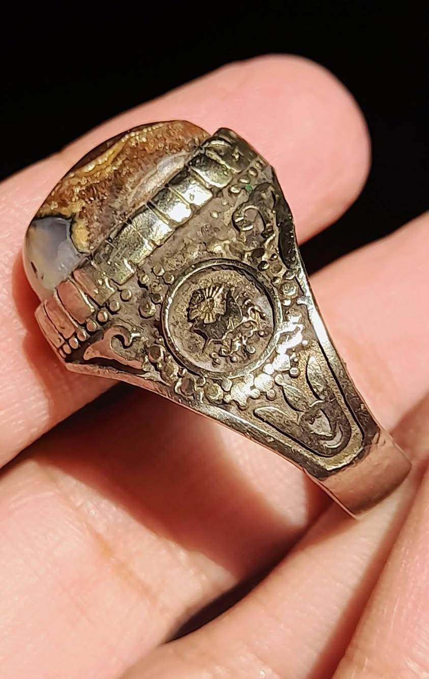 خاتم معدن غير لاقط للمغناطيس متوج بحجر عقيق عين الديب اليمني مقاس ٢٥ و الطلب او التواصل علي الخاص فقط ولا يوجد شحن ولا توصيل


**إذا كنت صاحب هذا الإعلان وتريد حذفه لأي سبب، رجاءا أرسل رسالة إلى الدعم الفني**