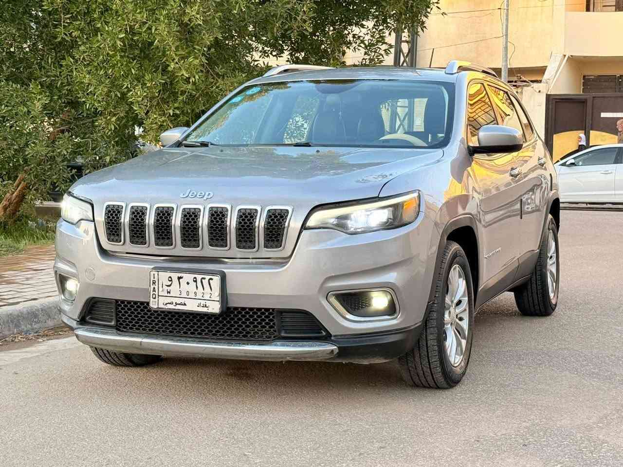 سلام عليكم للبيع جيب بزون موديل 2019 حادثه دعاميه اماميه مرفوقه بلمنشور السعر 128 وبي مجال موصفات مكينه 2400 شاشه كبيره كشنات جلد بصمت تشغيل بصمت ابواب كشن كهربائي كامره خلفيه دواره سياد بريك بصمه حساسات هيترات بلمري كشنات تدفئه تخم تاير حداديه تبريد تدفئه شغال مكينه وكير جاهزه العنوان كربلاء للستفسار ***********
