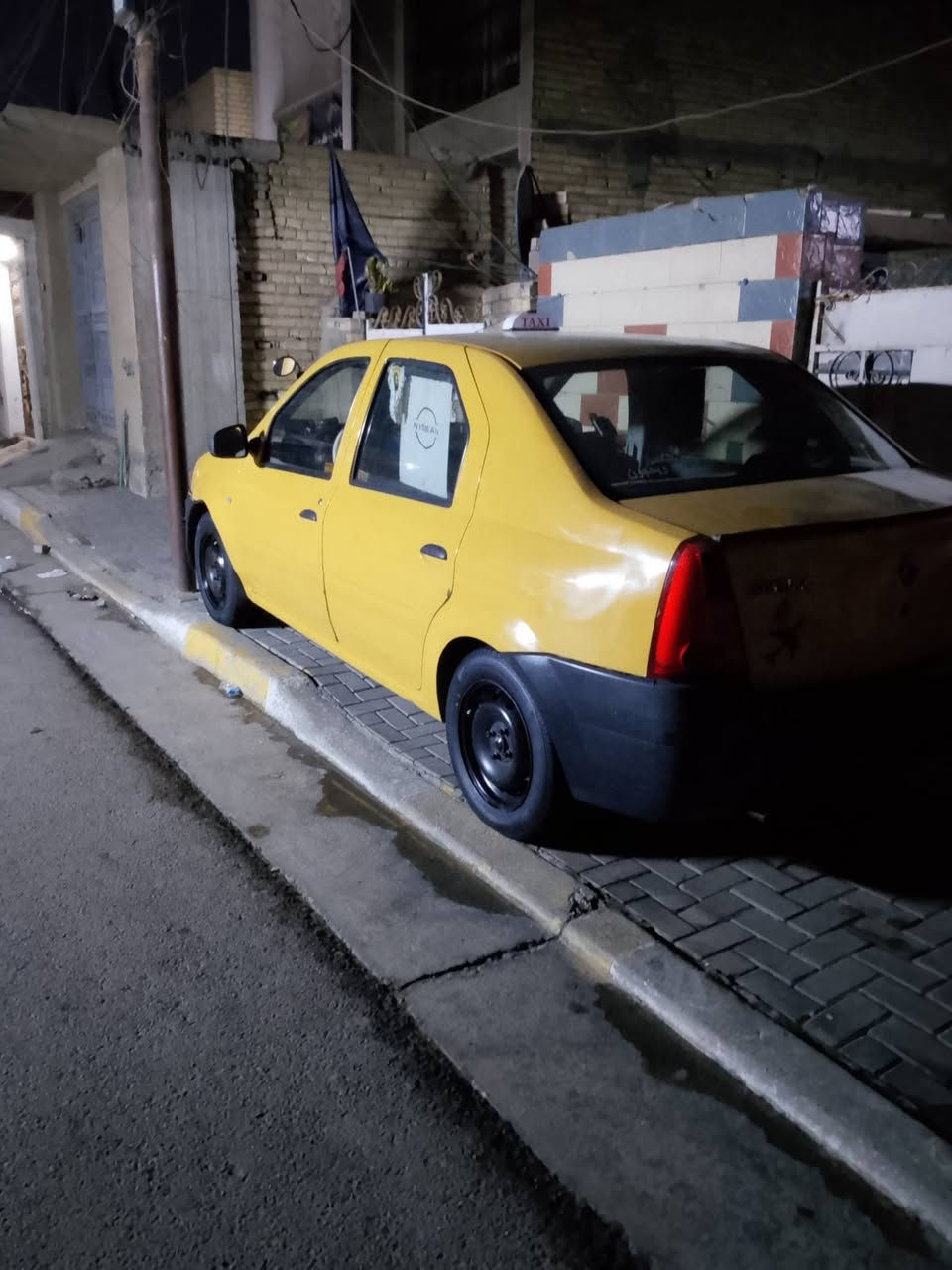 سلام وعليكم رينو لوكان للبيع موديل 10 سياره حلوه وخير من الله فقط تبخير سعر 32 وبيه مجال مكاني شماعيه وهاذا رقمي *********** ما متواجد عل فيس
