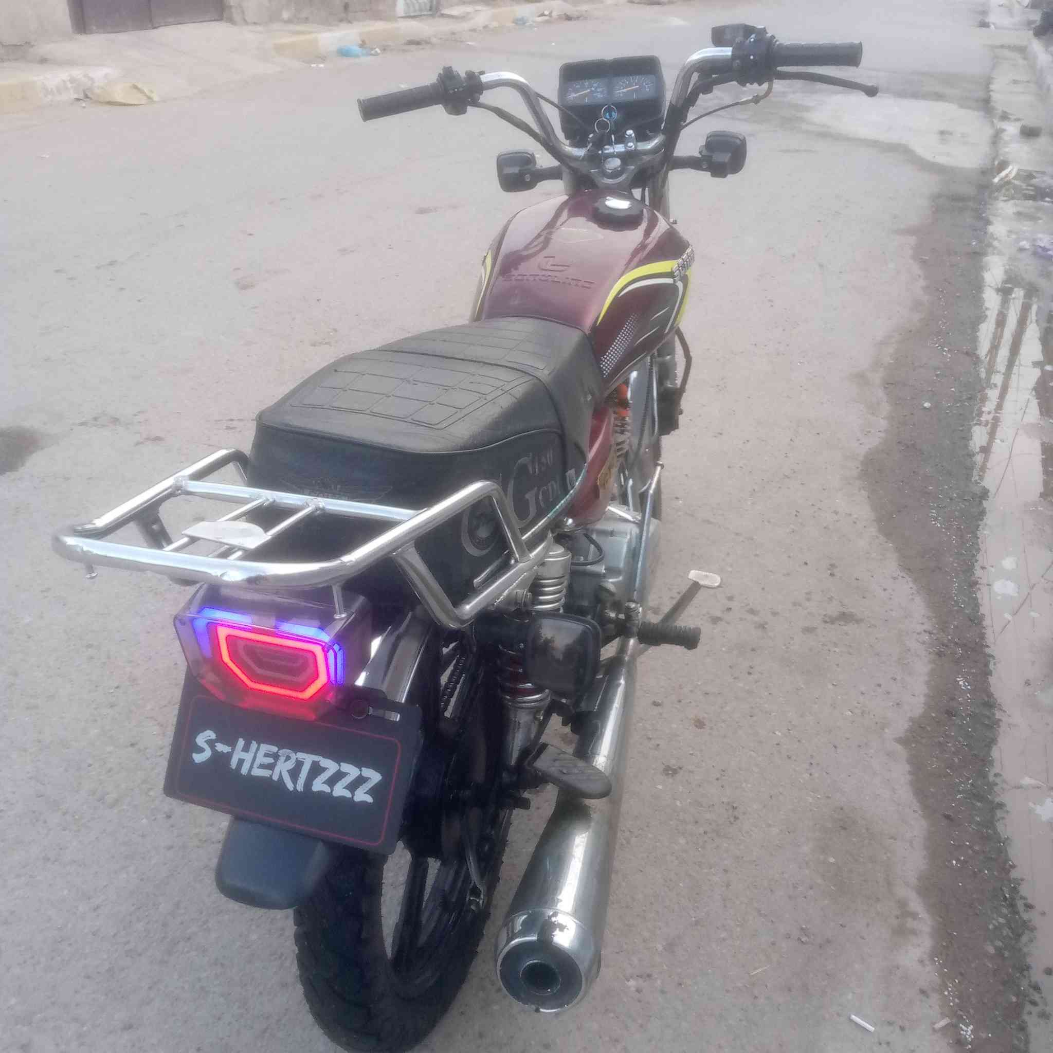 سيفان موديل 23 
مكينة ناعمه نظيفة شلعه معدل 
كهربائيات كلها شغاله نكره سلف
بغداد الحسينيه الراشديه ***********
450 بيه مجال
