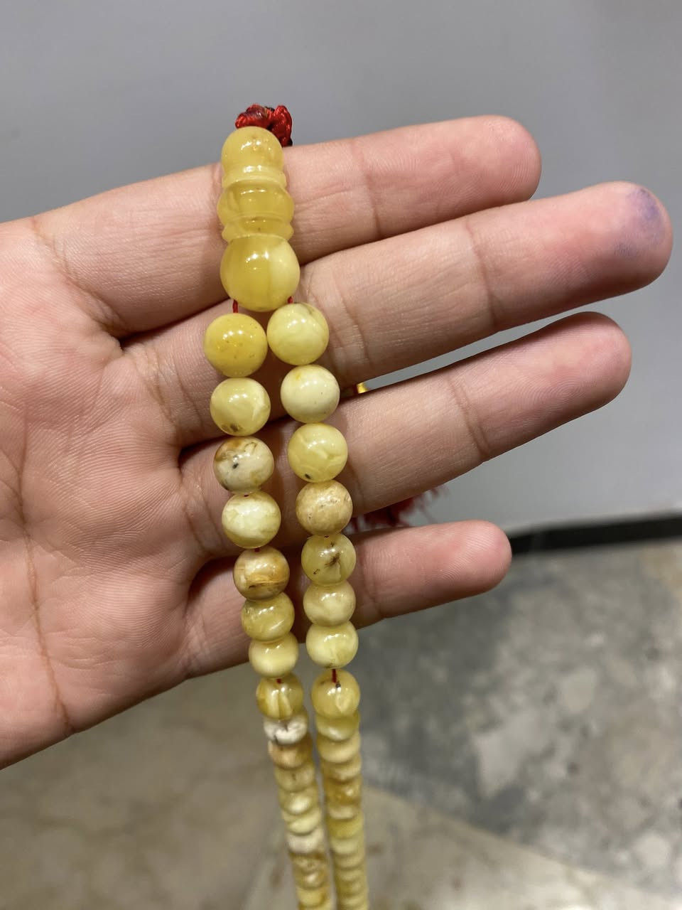 السلام عليكم سبحه كهرب حر طبيعي خامه جبنيه مقفوله 99 خرزه كركوشه كويتي 38 غرام بدون شواىب سعر الاغرام الفين دينار للاستفسار اكثر ***********
