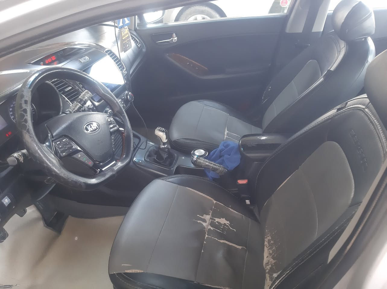 السلام عليكم فورتي موديل ٢٠١٥ وارد امريكي كير عادي  السعر ٩٧ وبيها مجال السونار مرفق العنوان ديالى الخالص ***********
