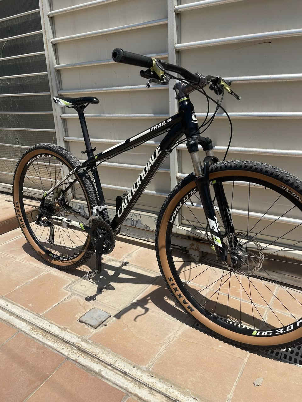 السلام عليكم يالله
للبيع 
نوع البايك cannondale.    TRAIL SL🇺🇸
من ارقى القطع الموجودة 
معدن المنيوم بالكامل خفيف جدا
دبل امامي تحكم سلس كلش مختم كانندل فتح قفل
ركبه واستيرن ختم كانندل 

تايرات نوع MAXXIS خط جوزي حجم ٢٩
فريمm
كلها لدراجه مختمه كانوديل بلاديه ممبدل شي❤️
شفترات +نقال ALIVIOعكرب
9.3
بريكات هايدروليك كانندول احترافيات مال شركه بلادي
دراجه ع وضع الشركه مملعوب بيه من الحاويه الك 

 اي استفسار ع خاص
مكاني بغداد بالمنصور  رقمي ***********
