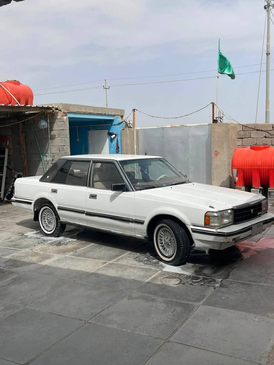 للبيع او المراوس حسب الرغبة ' كراون سوبر ١٩٨٥ ابيض رقم نجف الماني تحويل رقمها الخلفي ضايع ومكمل معاملته يعني جاهزه مكفوله من الكص والنقل جثه والاصوليات مكينه وكير وحداده وتخم تاير جاهزه دواخلها نظيفه كهربائيات كلها شغاله السعر ٣٧ وبيها مجال المكان البصرة الدير اتصال او واتساب***********
