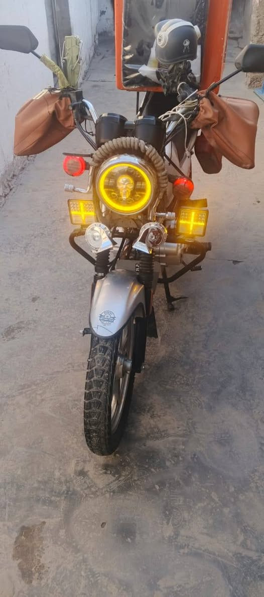 السلام عليكم شباب 
دايوان عضم موديل 2022
مرقمه بابل مشروع وطني ودراجه 
خير من الله تحويل ثاني يوم سعر 1400 وبيها مجال ***********

بكان بغداد العبيدي
