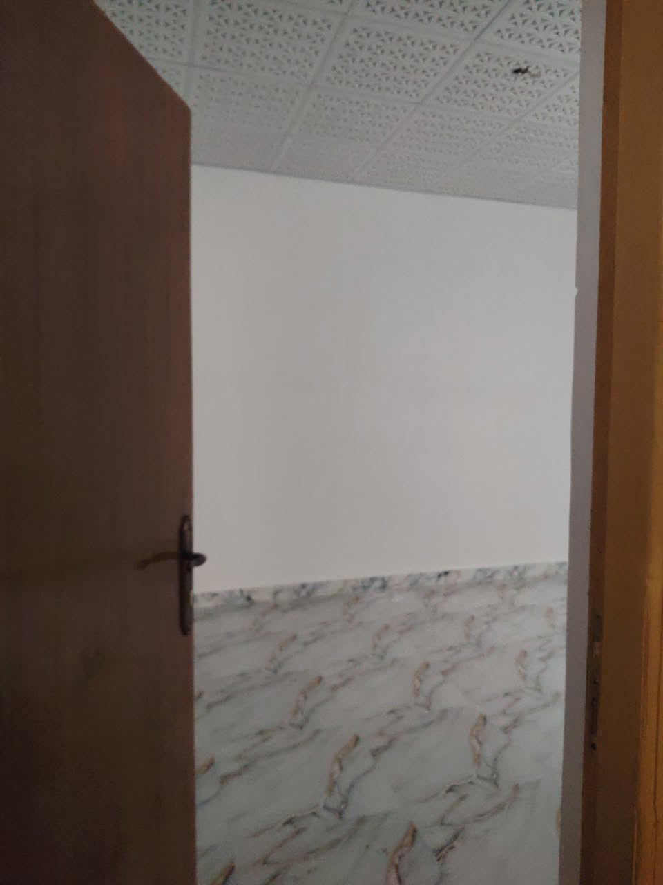 اللهم صل على محمد وآل محمد الطيبين الطاهرين
بيت ١١٥ متر للبيع
استقبال صاله مطبخ مجمع صحيات غرفتين
شارع المطار الجديد
قرب مجمع جوهرة العرب
***********
