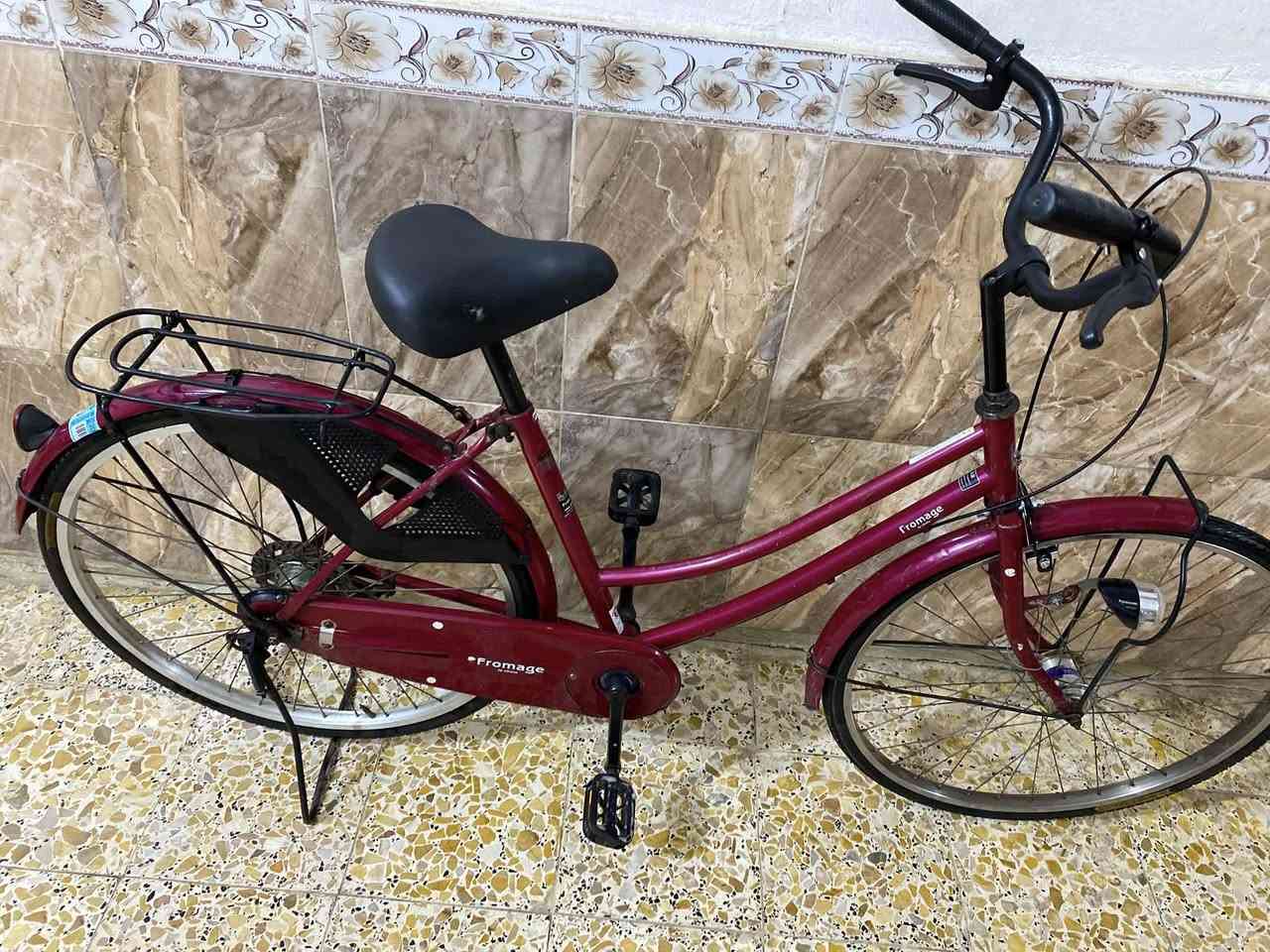 بيسكل بناتي حجم 26 ياباني مال حاويه صارله سبوعين من طالع من الوكيل نضافه 99‎%‎ جاهز ماعوزه اي شي مكاني قطاع 28 شراي اتصل ***********
