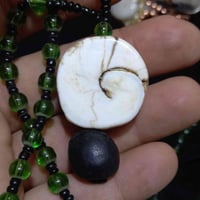 قلادة حجرتين • حجر السلوى • بغداد