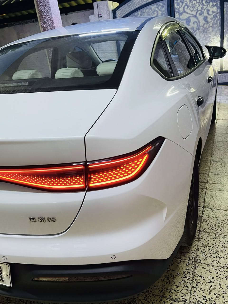 السلام عليكم 
بي وايدي سيل 5 اخت زيرو ماشيه قليل عل وضع شركة
كفاله عامة
من شخط والرصعه بعدها زيرو 
رقم بغداد باسمي 
السيارة مصروف عليهه ٤٠٠ الف تجي وتشوف 
بس الشاحنة اصلية اخذتهه ١٥٠  دولار بدون ايرث ام شاشة تشحن عن طريق تليفون تتحكم بيها 
تغليف ارضيات وجنطة اصليات ١٣٠ الف
كفرات يدات اسود بلاك
كفرات مري سبايدر مان
تخم مطريات 
وبعد هواي شغلات بيهه 
السعر ١٨٣٠٠ مليون بيها شي كلش بسيط 
لاتصال ***********
مكاني بغداد حي العامل
