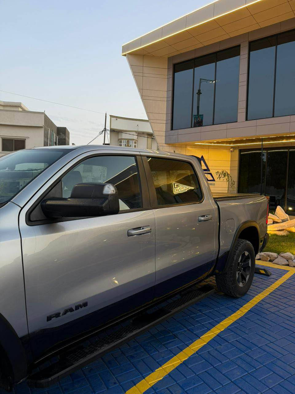 دوج رام (rebel)
السيارة رقم بغداد تحويل مباشر 
حادث فقط تبديل بنيد 
مواصفات (الريبل)  المعروفه فول مواصفات
السيارة جاهزة من كلشي وهواي صارفين عليه اضافات 
السعر المطلوب 285 وبي مجال

***********
‭٠٧٨٦ ٢٤٥ ٢١٤٤‬ Singapore
