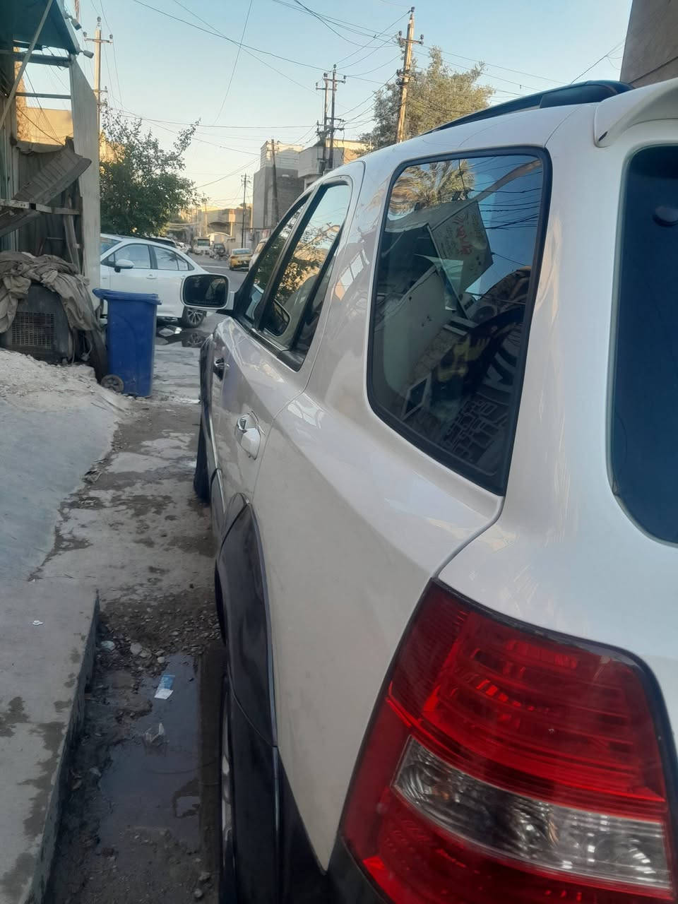 السلام عليكم سورنتو موديل ٢٠٠٩ خليجي ٦ سلندر  ٧ راكب رقم بغداد دولي تحويل مباشر شاشة كامرة مري شفط بيها بل جاملغ خلفي صبغ قليل  والباقي مكفولة السياره سونار مرفق بل الصور مكينة بيها بخار قليل كير صدر كهربائيات تبريد ثلج داخل كله جديد السيارة بلادية  بدون قطره خياس بدي جديد مكانها بغداد الجديدة قرب جبار أبو الشربت عل القناة السعر ١٠٥ وبيها مجال الاتصال ***********
