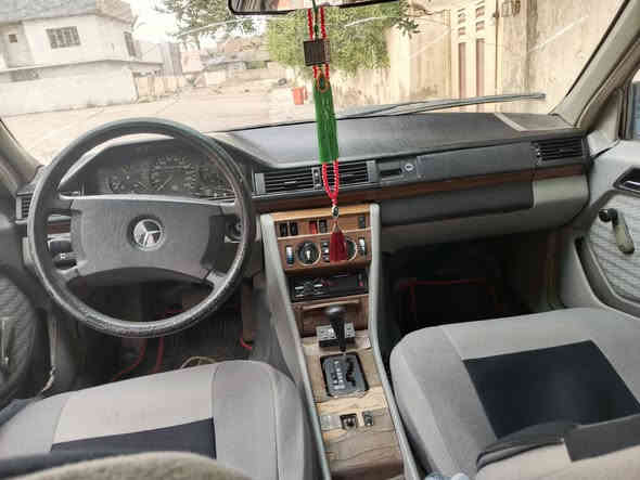 بسم لله مارسدس دب موديل ٨٨ محرك كير مكفول سنويه مساقطه بدون خياسات مصبوغه عام صار اسبوع سعر ٥٠ مكان ديالى ***********
