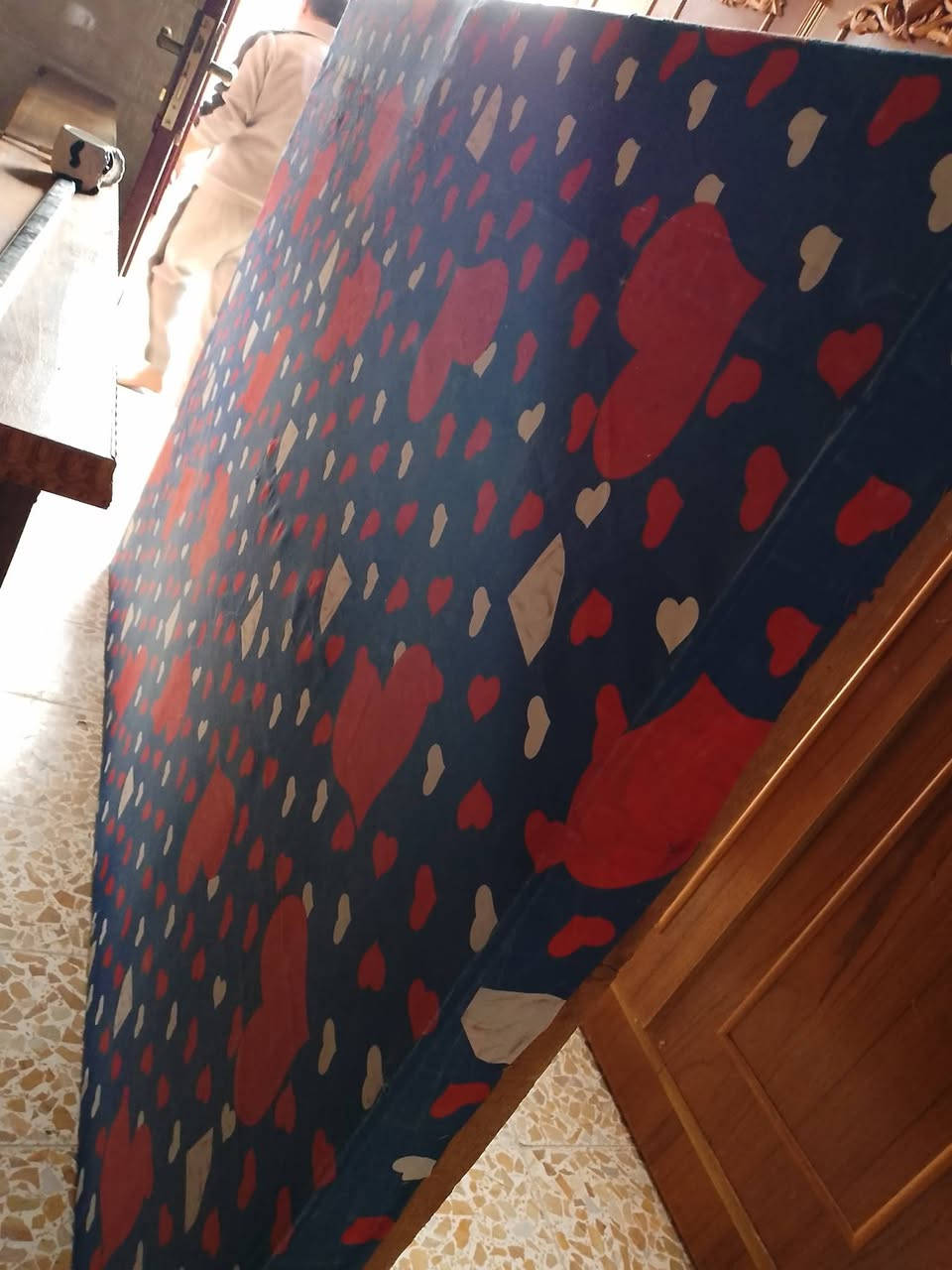 السلام عليكم ورحمه الله وبركاته
غرفه نوم مستعمله نظيفه حيل بيها دوشكا ضغط عالي ابو نفرين 
سعر 900بيها مجال   
الرقم ***********
