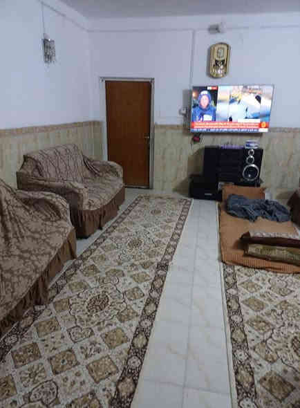 السلام عليكم
بيت للبيع على المبادره بيت 200م ركن في ضهر السايدين 
يحتوي على طابقين 4غرف نوم وهول عدد 2 والصحيات عدد 3 وحديقه وكراج طابقين كونكريت مسلح **
للتواصل الاتصال على الرقم 
***********
