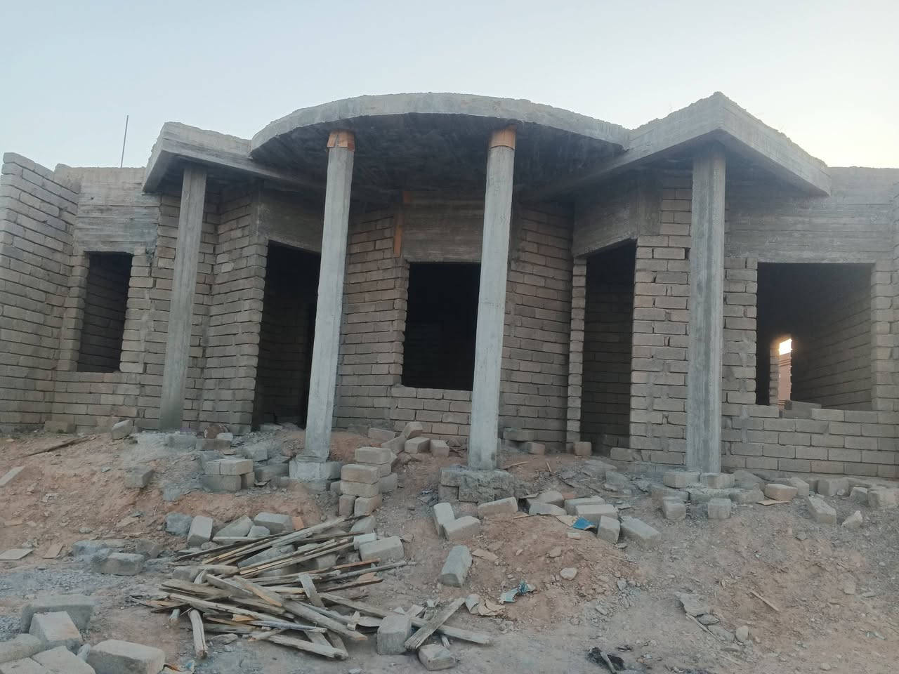 لي عندا بيت يريد شتغله نجاره داخل بيجي يتواصل  ***********
